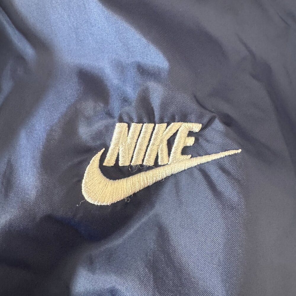 Nike Color-Block Windbreaker Jacket – XL Bold & Lightweight Make a statement in - Picture 7 of 7